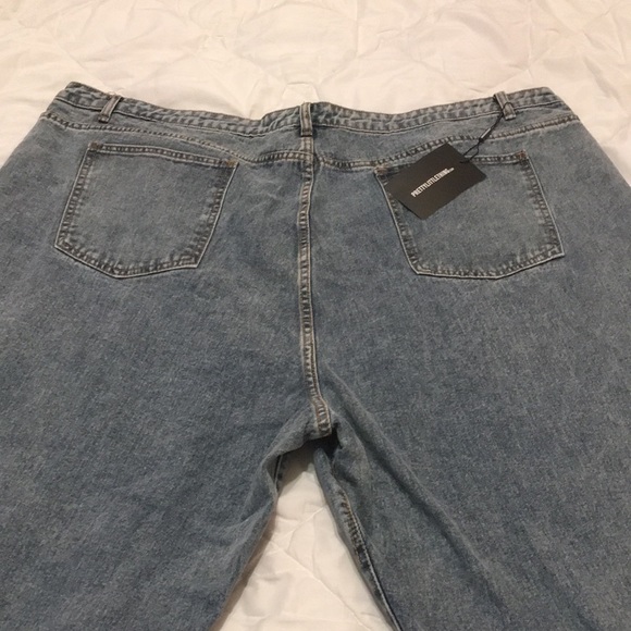 Pretty little thing Beautiful Capris! - Picture 7 of 7